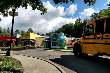 discovery center school trips